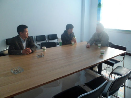 林州老鄉到訪17c一起官网正在溝通飼料（liào）顆粒機價格