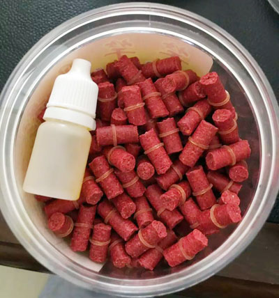 河北客戶使用（yòng）小型魚飼（sì）料顆粒機壓製的魚飼（sì）料