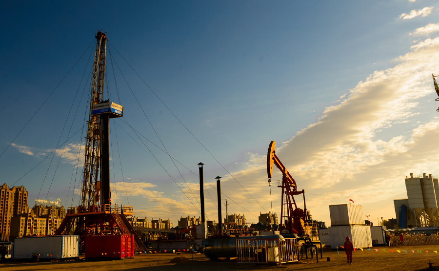 臥螺離心機在處理汙油廠中(zhōng)的(de)汙水處理(圖1) undefined